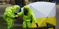 Autoridades montam tenda forense em local onde o ex-agente duplo russo Sergei Skripal e sua filha Yulia foram encontrados inconscientes em Salisbury, no Reino Unido 08/03/2018 REUTERS/Peter Nicholls  Foto: Reuters