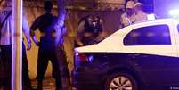 Polícia isola a área do assassinato: cobrança por apuração rápida do crime  Foto: DW / Deutsche Welle