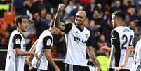 Valencia vence por 3 a 1 o Alavés pelo Campeonato Espanhol (Foto: JOSE JORDAN / AFP)  Foto: Lance!