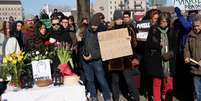 Manifestantes se reuniram no bairro berlinense de Kreuzberg em homenagem à vereadora assassinada.   Foto: DW / Deutsche Welle