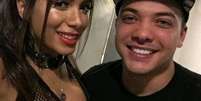 Anitta e Wesley Safadão vão fazer música juntos e já estão gravando o clipe de "Romance com Safadeza"  Foto: Reprodução / PureBreak