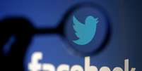 A logo of Twitter is pictured next to the logo of Facebook in this September 23, 2014 illustration photo in Sarajevo.  REUTERS/Dado Ruvic (BOSNIA AND HERZEGOVINA  - Tags: BUSINESS TELECOMS)   - LR1EA9O0V25E6  Foto: Reuters
