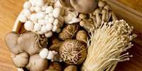 Tigela com vários tipos de cogumelos  Foto: Shutterstock / TudoGostoso