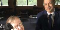 Stephen Hawking e Pallab Ghosh conversaram em outubro de 2017  Foto: Pallab Ghosh / BBC News Brasil