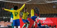 Marcelo, Fernandinho e Gabriel Jesus: os dois primeiros são remanescentes do vexame de 2014; o último foi o autor do gol da vitória  Foto: Reuters