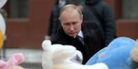 Presidente russo, Vladimir Putin, visita local de incêndio que matou 64 pessoas em Kemerovo.  Foto: Reuters