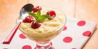 Mousse de leite em pó com framboesa  Foto: Shutterstock / TudoGostoso