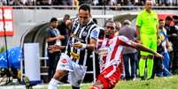 Partida entre Central e Náutico válido pelo primeiro jogo da final do Campeonato Pernambuco neste domingo no Luiz Larceda (Lacerdão) em Caruaru.   Foto: Rafael Vieira/Código19/Gazeta Press