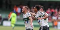 Julio Rusch do Coritiba comemora seu gol durante primeira partida das finais do Campeonato Paranaense 2018 no Estadio Couto Pereira  Foto: GERALDO BUBNIAK/Gazeta Press