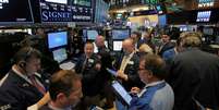 Operadores trabalham na New York Stock Exchange (NYSE) em Manhattan, Nova York, EUA
14/03/2018
REUTERS/Andrew Kelly  Foto: Reuters