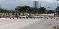 Os &oacute;rg&atilde;os de seguran&ccedil;a p&uacute;blica far&atilde;o a divis&atilde;o do p&uacute;blico no canteiro central da Esplanada para o julgamento do habeas corpus do ex-presidente Luiz In&aacute;cio Lula da Silva  Foto: Jos&eacute; Cruz/Arquivo/Ag&ecirc;ncia Brasil
