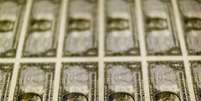 Notas de dólar dos EUA fotografadas em Washington 
14/11/2014
REUTERS/Gary Cameron  Foto: Reuters