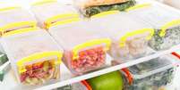Potes de comida no congelador  Foto: Shutterstock / TudoGostoso