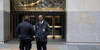 Policiais na frente de escritório de advogado de Tump Michael Cohen em Nova York
 9/4/2018    REUTERS/Andrew Kelly  Foto: Reuters