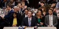 O fundador do Facebook, Mark Zuckerberg, negou ontem no Congresso dos EUA que a empresa venda dados dos usuários para anunciantes  Foto: Getty Images / BBC News Brasil