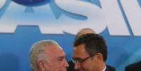 O presidente Michel Temer d&aacute; posse ao novo ministro da Fazenda, Eduardo Guardia, em cerim&ocirc;nia no Pal&aacute;cio do Planalto  Foto: Valter Campanato/Ag&ecirc;ncia Brasil