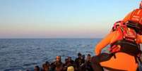 Migrantes resgatados no Mediterrâneo pela Guarda Costeira da Itália  Foto: Agência Brasil