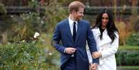 Príncipe Harry, do Reino Unido, posa para fotos com noiva Meghan Markle, em Londres 27/11/2017 REUTERS/Toby Melville   Foto: Reuters