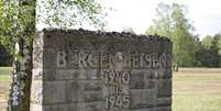 Bergen-Belsen, Alemanha: memorial de pedra no campo de concentração da segunda guerra mundial onde mais de 70 mil pessoas morreram.  Foto: iStock