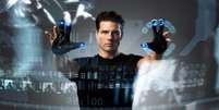 No filme Minority Report, o policial Anderton (Tom Cruise) é acusado de um crime que - ainda - não cometeu (Imagem: 20th Century Fox)  Foto: Canaltech