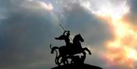 São Jorge, o santo guerreiro e protetor!  Foto: simplytheyu / iStock