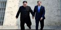 Kim e Moon na zona desmilitarizada entre os dois países  Foto: DW / Deutsche Welle