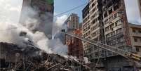 Edifício foi abaixo em cerca de 90 minutos, metade do tempo que um prédio da mesma altura deveria resistir, diz engenheiro  Foto: BBC News Brasil