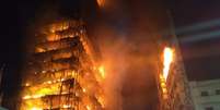 Incêndio em prédio do centro de São Paulo deixa um morto e três pessoas desaparecidas  Foto: Fotos Públicas/ Corpo de Bombeiros São Paulo / Divulgação