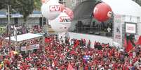 Ato unificado na Praça Santos Andrade em Curitiba (PR)  Foto: Rodrigo Félix Leal / Futura Press