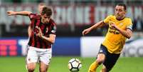 Milan goleia em casa, rebaixa Verona e ainda sonha com Liga Europa (Foto: MIGUEL MEDINA / AFP)  Foto: Lance!