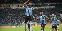 Maicon, jogador do Grêmio, comemora seu gol durante partida contra o Santos FC, válida pela quarta rodada do Campeonato Brasileiro 2018.  Foto: LUIZ MUNHOZ/Gazeta Press