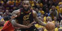 LeBron James foi o grande destaque da noite  Foto: Reuters