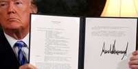 Trump apresenta documento oficializando intenção de retirar EUA do acordo nuclear com o Irã 08/05/2018 REUTERS/Jonathan Ernst   Foto: Reuters