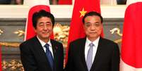 Premiê chinês, Li Keqiang, e premiê japonês, Shinzo Abe 09/05/2018REUTERS/Kim Kyung-Hoon/Pool  Foto: Reuters
