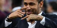 Neymar comemora o título do PSG na Copa da França (Foto: FRANCK FIFE / AFP)  Foto: Lance!