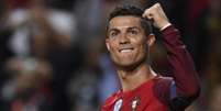 Cristiano Ronaldo é o melhor do mundo e por isso mesmo é a grande esperança de Portugal  Foto: FRANCISCO LEONG / AFP / LANCE!