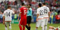 Árbitro Fahad Al Mirdasi  durante jogo da Copa das Confederações de 2017   REUTERS/John Sibley  Foto: Reuters