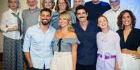 Elenco, diretores e autores reunidos para celebrar o retorno da novela 'Bel&iacute;ssima' &agrave; grade global  Foto: Divulga&ccedil;&atilde;o, TV Globo / PurePeople