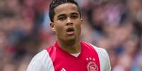 Justin Kluivert fez 11 gols na última temporada pelo Ajax (Foto: AFP)  Foto: Lance!