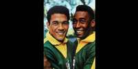 Garrincha e Pelé formaram uma das duplas mais importantes de toda a história do futebol. Juntos, ganharam duas Copas do Mundo  Foto: Reprodução/ Facebook / Arquivo Lance! / LANCE!