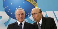 Presidente Michel Temer e pr&eacute;-candidato do MDB &agrave; Presid&ecirc;ncia, Henrique Meirelles, durante cerim&ocirc;nia no Pal&aacute;cio do Planalto
23/08/2018 REUTERS/Adriano Machado  Foto: Reuters