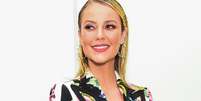 Paolla Oliveira usou grampos no cabelo, look Dolce & Gabbana e joias Andreia Conti na pré-estreia do filme 'Alguém Como Eu', no Cinemark Iguatemi  Foto: Divulgação, Lu Prezia/Index Assessoria / PurePeople