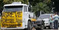 Caminhão parado em rodovia no Rio de Janeiro, nesta quarta-feira  Foto: Fernando Frazão / Agência Brasil / BBC News Brasil