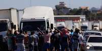 Caminhoneiros bloqueiam BR-040 em Luziania, perto de Brasília   Foto: Reuters