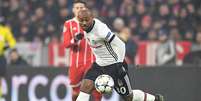 Vágner Love em ação pelo Besiktas, contra o Bayern de Munique, durante jogo da Liga dos Campeões  Foto: Sebastian Widmann/Bongarts / Getty Images