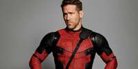 Ryan Reynolds em sua primeira prova de figurino de Deadpool  Foto: AdoroCinema / AdoroCinema