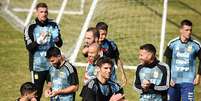 Jogadores da Argentina durante treinamento para a Copa do Mundo  Foto: Marcelo Endelli / Getty Images