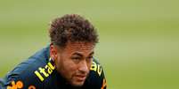 Preparação para o retorno de Neymar está sendo planejada minuciosamente pela comissão técnica da Seleção  Foto: Peter Cziborra / Reuters