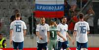 Jogadores da Rússia lamentam derrota para Áustria
 30/5/2018       REUTERS/Leonhard Foeger   Foto: Reuters