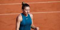 Principal favorita da competição, Halep também assegurou a sua permanência momentânea no topo do ranking com a vitória, sendo que ela precisa avançar pelo menos até a semifinal do Grand Slam realizado em Paris para se manter na ponta sem depender de qualquer outro resultado.  Foto: Reuters